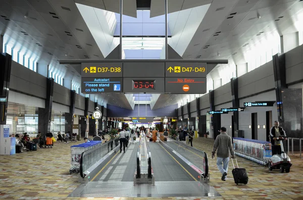 Терминал 1 в аэропорту Чанги Сингапур — стоковое фото