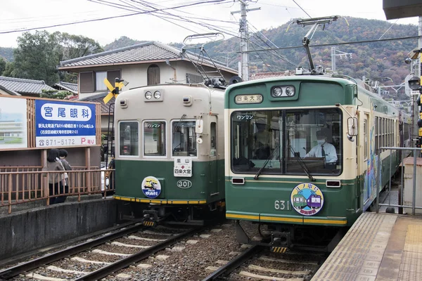 Retro-style tram of Randen Kitano Line appoaching Saga Station i — 스톡 사진
