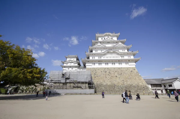 Hlavní tvrz (tenshukaku) hradu Himeji po opravách en — Stock fotografie