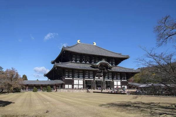 奈良の東大寺を訪れる人々 — ストック写真