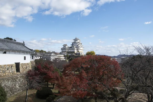 Himeji castle with blue sky in autumn — Stock Photo, Image