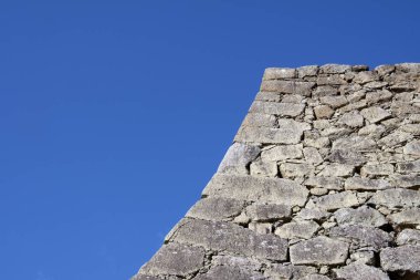 Himeji 'deki taş kale duvarı.