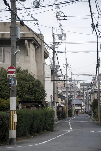 Ιαπωνικά δρόμο με τοπικές κατοικίες και καταστήματα στο Κιότο Japa — Φωτογραφία Αρχείου