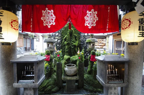 Fudo pokryte mchem i wodą w Hozenji, Osaka — Zdjęcie stockowe