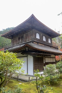 Ginkaku-ji Gümüş Köşkü 'nde güzel sonbahar renkleri