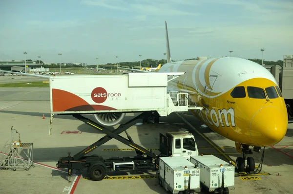 Docking αεροπορική εταιρεία Scoot στο αεροδρόμιο της Σιγκαπούρης Changi να δεχθεί περάσει — Φωτογραφία Αρχείου