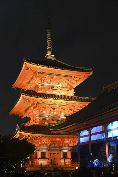 Luz da noite de outono no templo Kiyomizu-dera Kyoto Japão . — Fotografia de Stock
