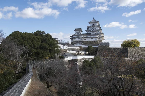 Landscape view of the main tower of Himeji Castle on the hillsid — Stock Photo, Image