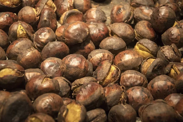 Roasted chestnuts sold on the street of Kyoto — Stock Photo, Image