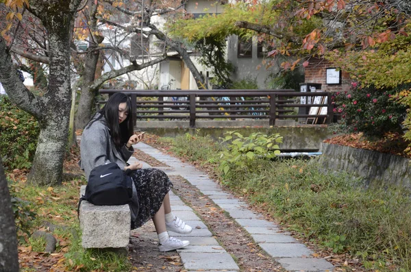 Kleurrijke herfstbladeren op Philosopher Path at in Kyoto, Japan. — Stockfoto