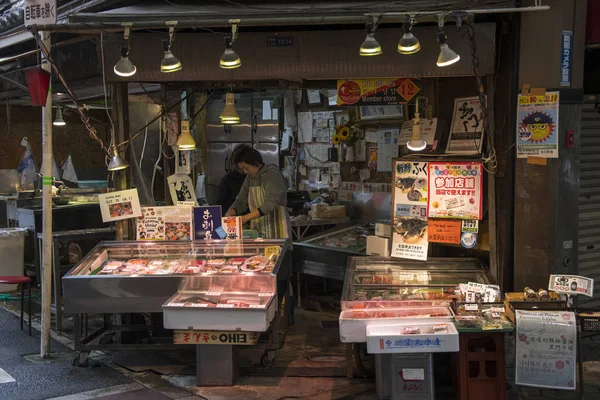 Loja local em Kuromon mercado fresco — Fotografia de Stock