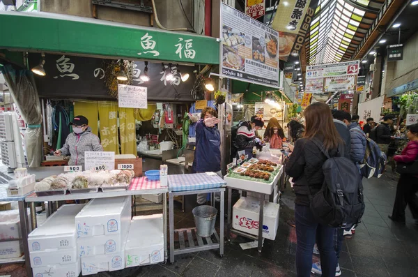 Kuromon Ichiba Market (fish market) in Osaka, Japan. — ストック写真