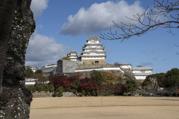 Beautiful white Himeji Castle in autumn season in Hyogo Prefectu — Stock Photo, Image