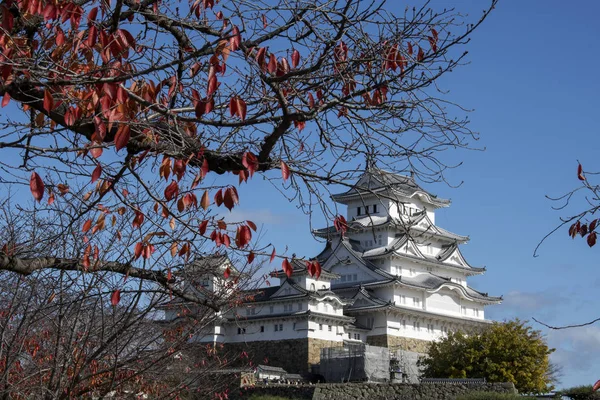 Piękny biały zamek Himeji jesienią w Hyogo Prefectu — Zdjęcie stockowe