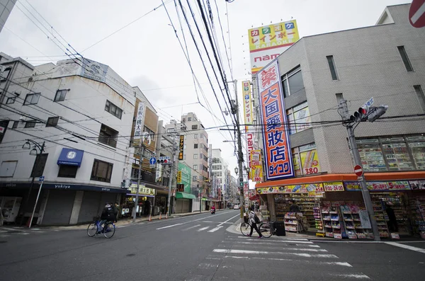 Czysta i cicha ulica Japonii rano w Osace — Zdjęcie stockowe