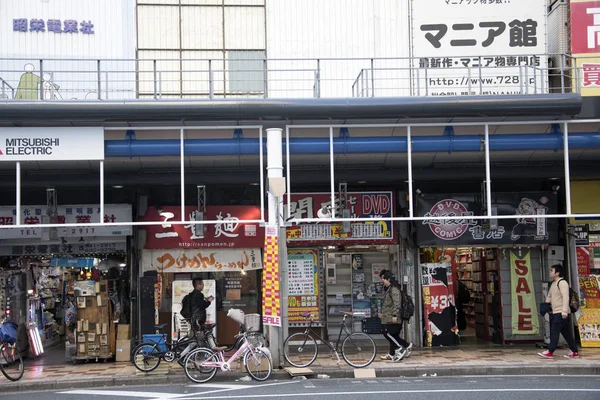Allgemeine ansicht der japanstraße am morgen in osaka — Stockfoto
