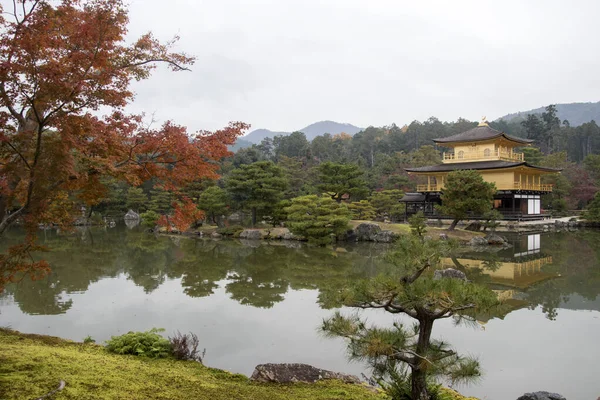 Vista de Kinkakuji, Templo do Pavilhão Dourado templo budista — Fotografia de Stock