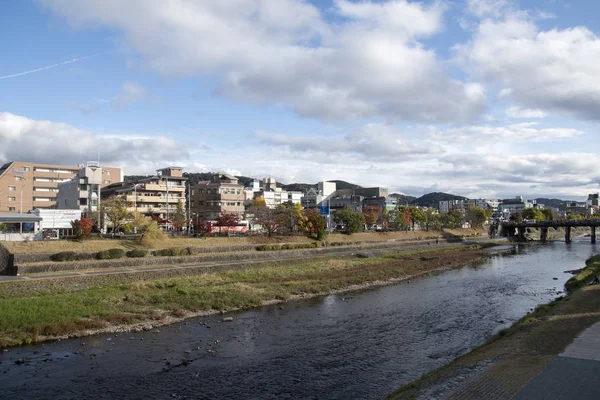 Schöne Landschaft von kamo Fluss oder kamogawa in Kyoto-Stadt, Japan — Stockfoto