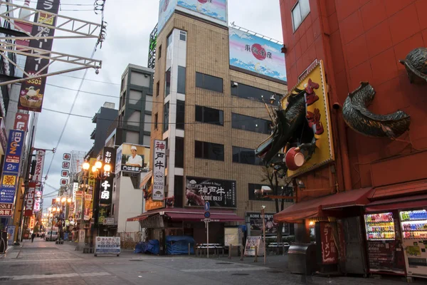 Şafak vakti Osaka 'daki sessiz Dotonbori bölgesi — Stok fotoğraf