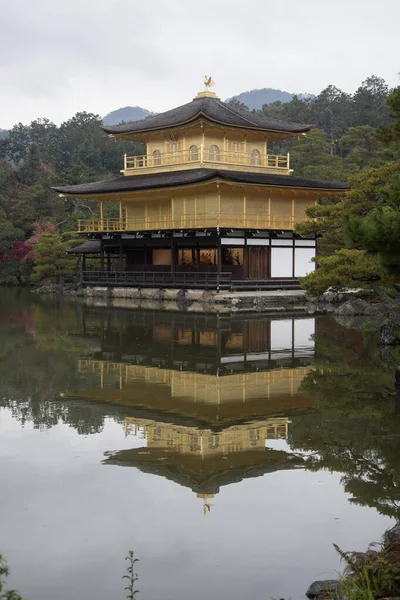 Vue de Kinkakuji, Temple du Pavillon d'or temple bouddhiste — Photo