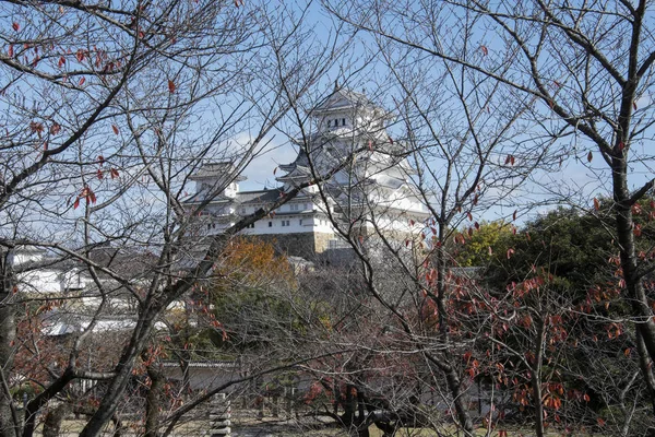Castelo Himeji branco bonito na temporada de outono em Hyogo Prefectu — Fotografia de Stock