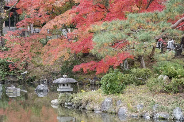 Farol de piedra en el parque Maruyama de Kyoto — Foto de Stock