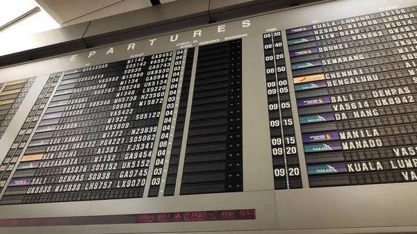 Pannello informazioni volo all'aeroporto Changi di Singapore — Foto Stock