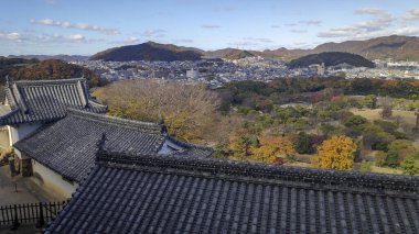 Himeji Kalesi 'nin merkezindeki Himeji konutunun havadan görüntüsü.