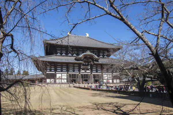 People visit the Todaiji Temple in Nara, Japan — Stock Photo, Image