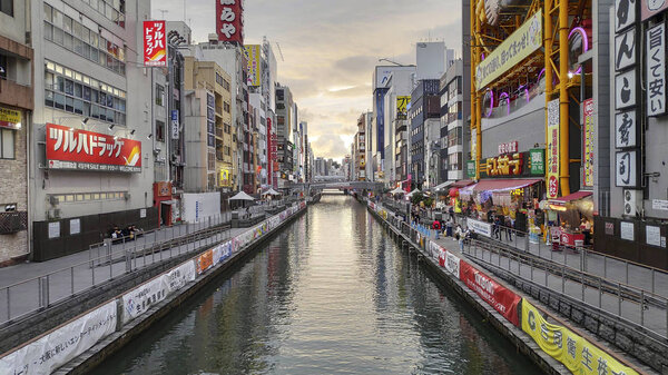 Вид на канал Дотонбори в Осаке
