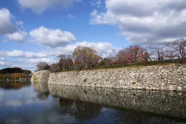 Burggraben der himeji Burg im Herbst — Stockfoto