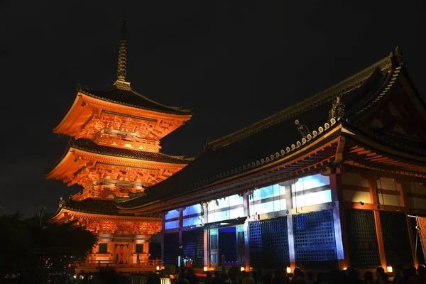 Luz de la noche de otoño en el templo Kiyomizu-dera Kyoto Japón . —  Fotos de Stock