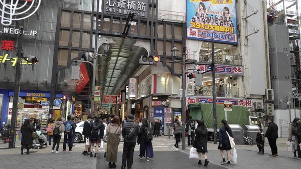 Shinsaibashi Shopping Street dans le quartier de Dotonbori à Osaka Japon — Photo
