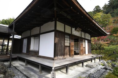 Ginkaku-ji Gümüş Köşkü Kyoto 'da sonbahar sezonu boyunca