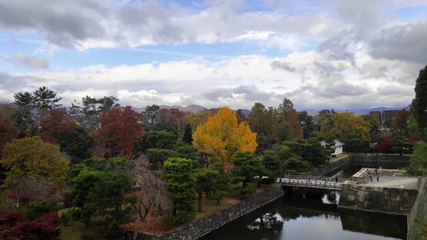 Zamek Nijo z kolorowym kolorem jesieni w Kioto, Japonia — Zdjęcie stockowe