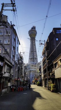 Osaka 'nın Shinsekai bölgesindeki Tsutenkaku Kulesi