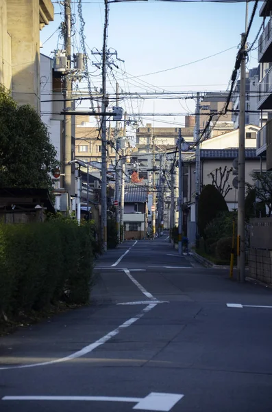 在日本京都有当地住房和商店的日本街道a — 图库照片