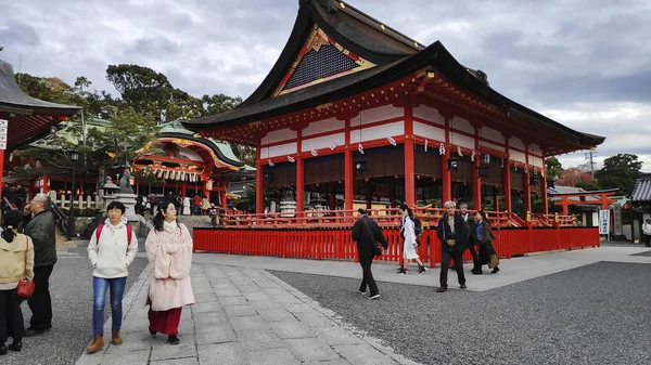 Wizyta turystyczna w Fushimi Inari Shrine w Kioto Japonia — Zdjęcie stockowe