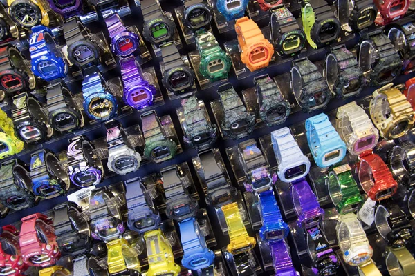Falsificación o falsificación de relojes para la venta en la calle — Foto de Stock