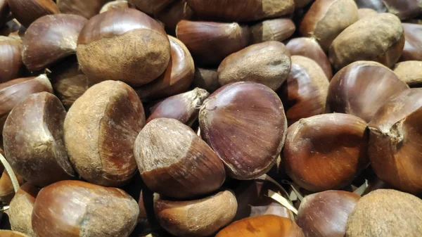 Brown chestnut nuts for sale — Stock Photo, Image