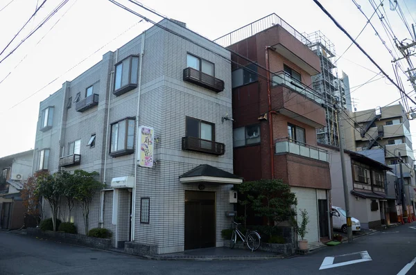 在日本京都有当地住房和商店的日本街道a — 图库照片