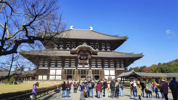 People visit the Todaiji Temple in Nara, Japan — Stock Photo, Image