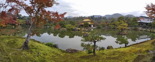 Vista de Kinkakuji, Templo do Pavilhão Dourado templo budista — Fotografia de Stock