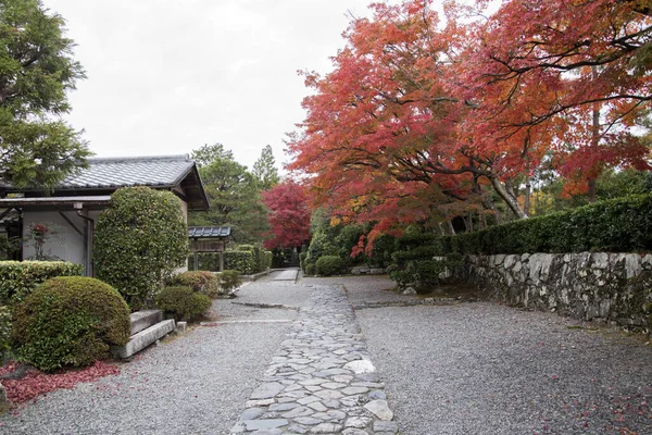 Hermoso jardín zen en el templo Tenryuji en Arashiyama, Kyoto, Ja — Foto de Stock