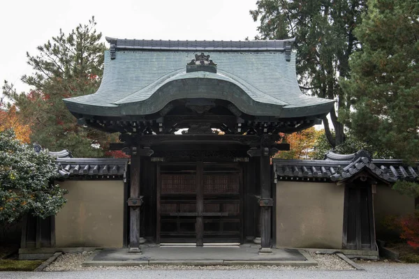 Templo Kodaiji con hojas de otoño — Foto de Stock