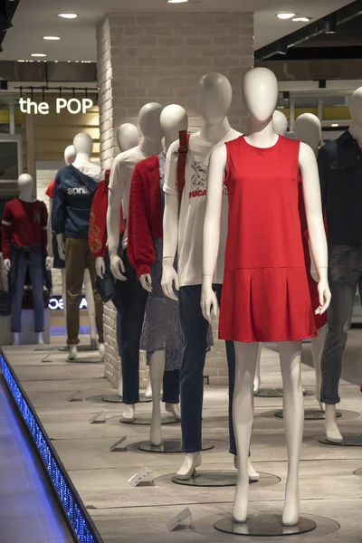 Fashion clothes display in department store at Paradigm Mall Joh — Stock Photo, Image