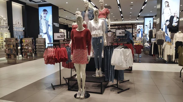 Fashion clothes display in department store in AEON Mall, Johor — Stok fotoğraf