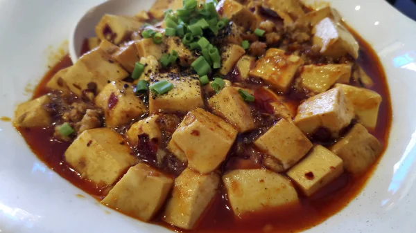 Chinesische Küche Tofu und Hackfleisch mit scharfer Soße — Stockfoto