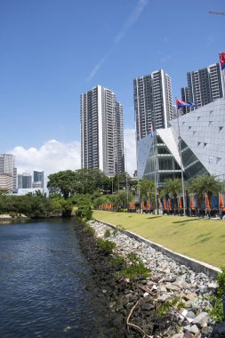 Johor Bahru, Malezya - 21 Şubat 2020: Johor Bahru, Malezya 'daki yüksek binaların manzarası. Johor Bahru, Malezya 'nın ikinci büyük şehridir.