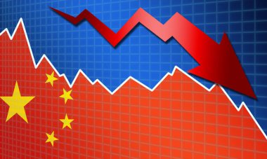 Ok, Çin bayrağının arka planına doğru düşüyor.